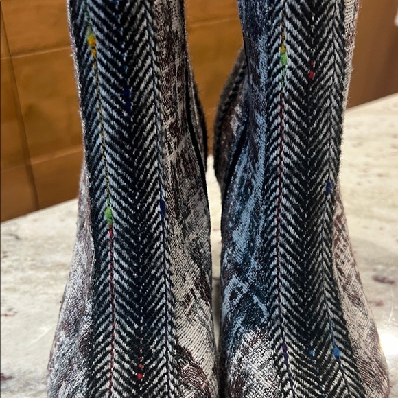 Coconuts by Matisse Black and White Women's Ankle Boots - Picture 3 of 6